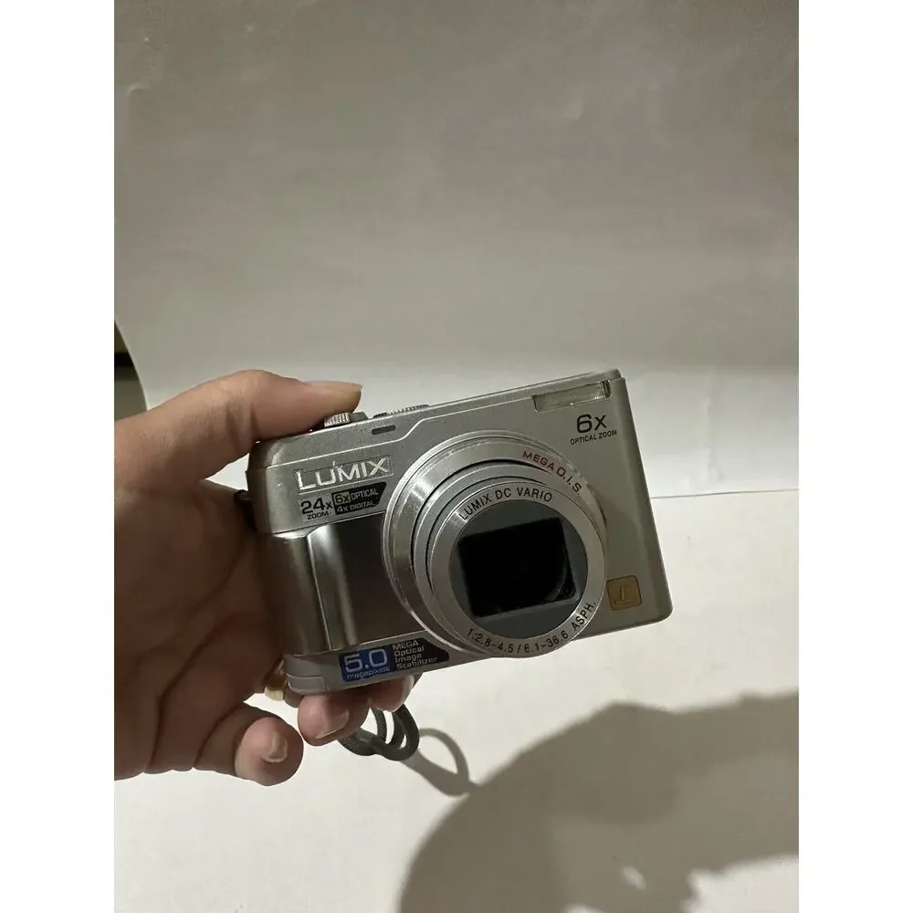 PANASONIC DIGITAL CAMERA LUMIX DMC-LZ2 5.0MP SILVER E2-1 For Parts Repair READ**